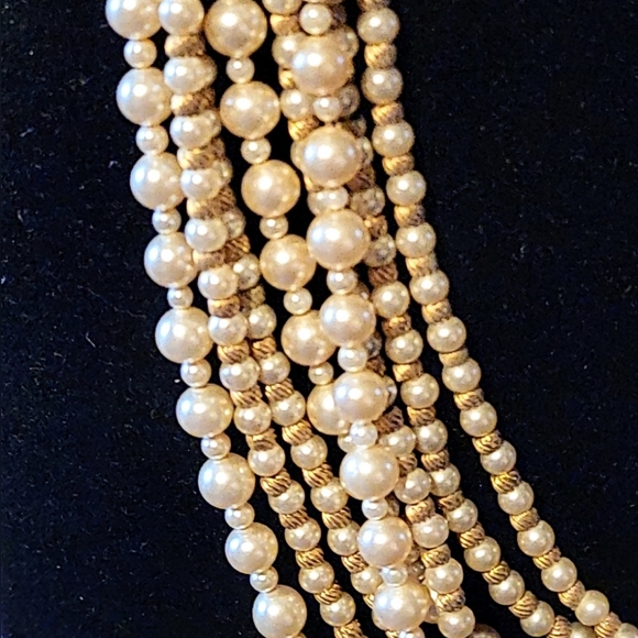 MARVELLA 8-STRAND PEARL & GOLD BEAD VINTAGE NECKLACE - Picture 4 of 10